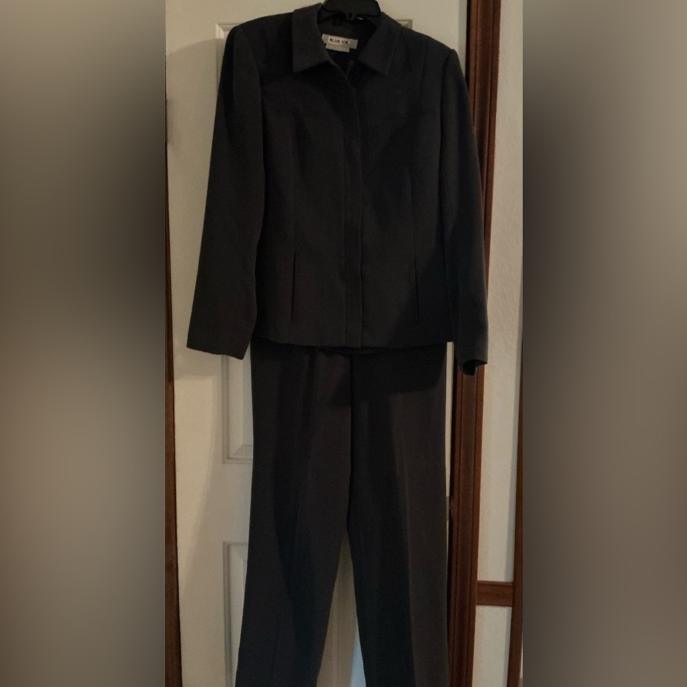 Chic Charcoal Women's Pantsuit